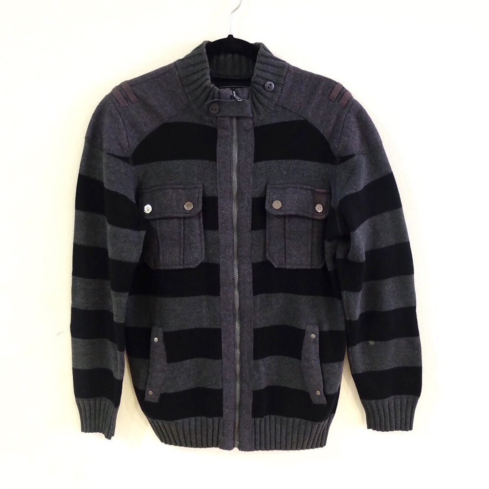 SOLD🚫 Forever 21 Men Zip Up Sweater